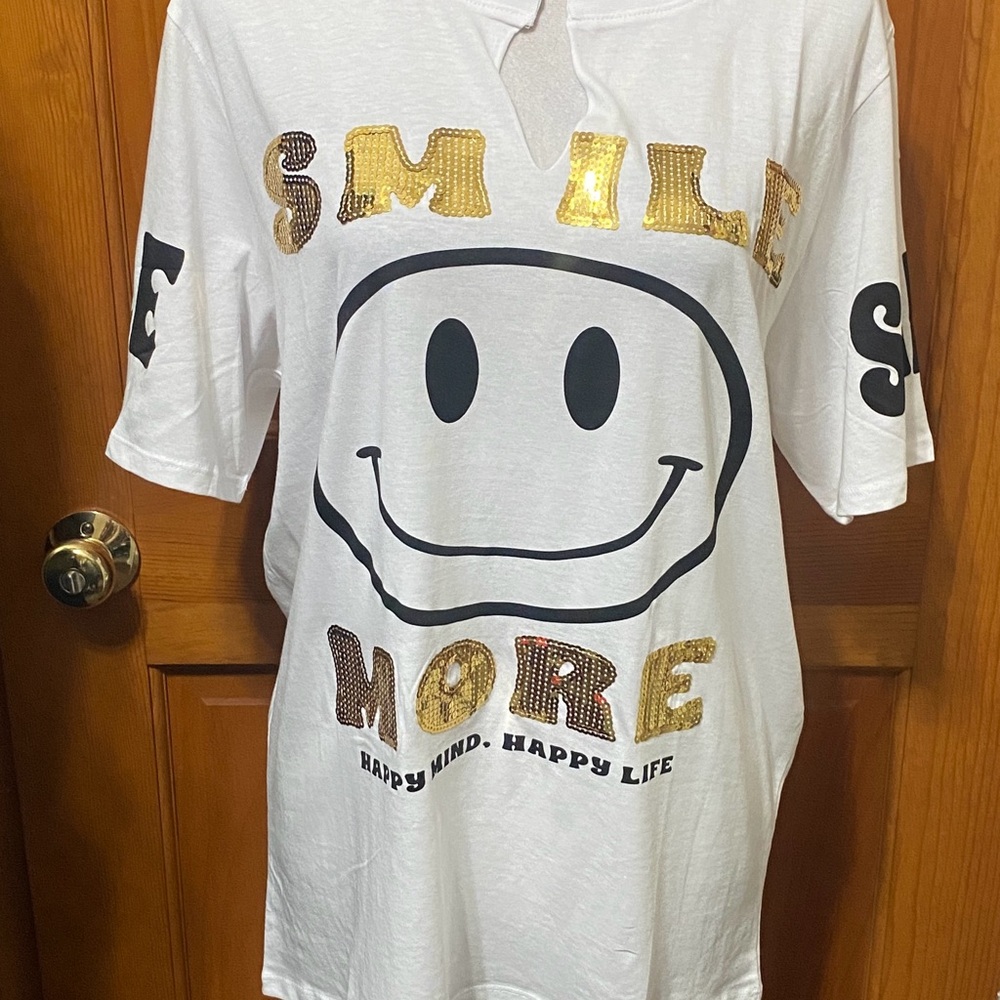 NWT Plus Size Smile More White and Gold Tshirt - Picture 3 of 3